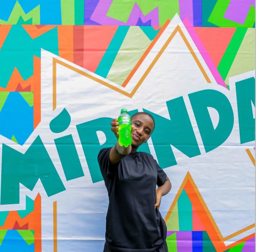 mirindaUg's tweet photo. Share a smile and have a flavourful moment with Mirinda and friends this new weekπ
#flavourthatslaps l #Letsgetflavoured
#neweek https://t.co/0CsbE2iT7b
