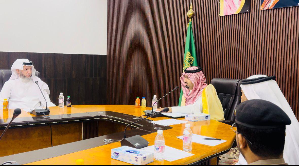 Baishgov's tweet photo. رأس محافظ بيش أ. عماش بن فهد الشكره اليوم اجتماع لجنة #السلامة_المرورية الفرعية بالمحافظة، بحضور أعضاء اللجنة. 
 ناقش الاجتماع خطة اللجنة لتعزيز السلامة المرورية في مركز الحقو، كما تمت الموافقة على تطبيق المعايير لتحقيق مستهدفات رؤية السعودية 2030. https://t.co/zSDvy11XWt