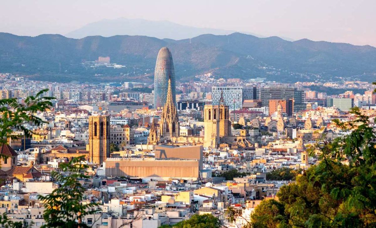 L'Ajuntament de Barcelona impulsa una aliança internacional de ciutats per un turisme responsable i sostenible. Objectius: afrontar reptes com la càrrega turística, fiscalitat i ocupació de l'espai públic.
➡️tuit.cat/Jfw9u

<a href="/BarcelonaTurism/">Barcelona Turisme</a> <a href="/bcn_ajuntament/">Ajuntament de Barcelona</a> <a href="/CambraBCN/">Cambra de Comerç de Barcelona</a>