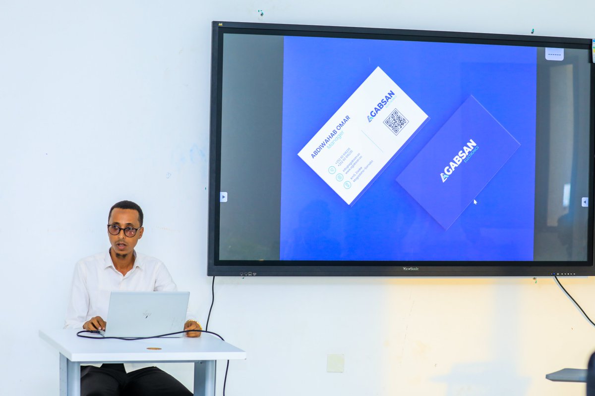 SIMADStudio's tweet photo. Exciting Projects Showcase Day! ๐กOur talented mentees from the Creative Graphic Design Mastery Course ๐จ presented brand identities, showcasing their creativity and design skills. They also polished their portfolios for service provision and freelancing. ๐
#SIMADStudio #Design https://t.co/yAjtRgcF13