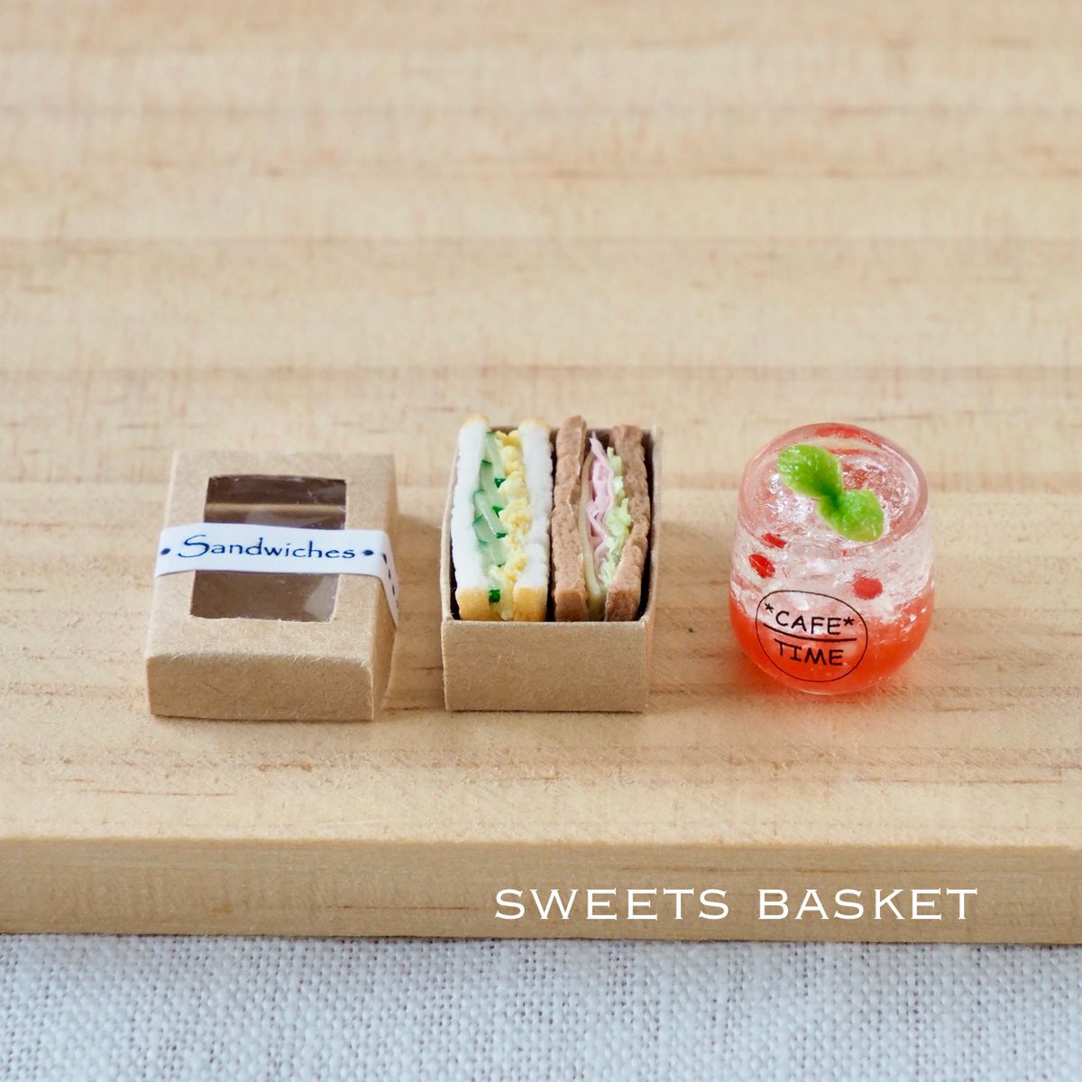 sweetsbasket365's tweet photo. 先日のお知らせ通り明日30日にminneオープンの予定です！

だいたい登録終わりましたが見直しをして今日中に公開します。
もう暫くお待ちください🙏

先日の画像ではこちらのセットのドリンクに文字が入ってませんでしたが急遽入れて撮り直しました💁‍♀️ https://t.co/dTLgpkzUSY
