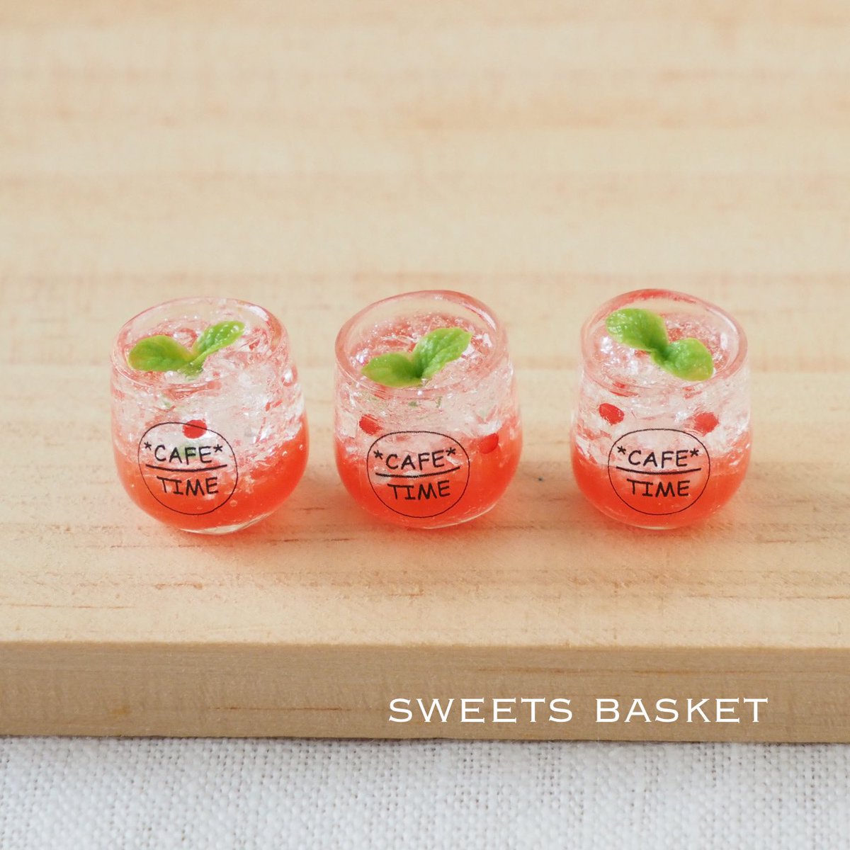 sweetsbasket365's tweet photo. 先日のお知らせ通り明日30日にminneオープンの予定です！

だいたい登録終わりましたが見直しをして今日中に公開します。
もう暫くお待ちください🙏

先日の画像ではこちらのセットのドリンクに文字が入ってませんでしたが急遽入れて撮り直しました💁‍♀️ https://t.co/dTLgpkzUSY