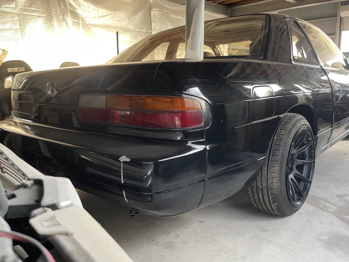 個人で車屋始めて、今の所まだ安定はしてないけど、1番の味方で居て欲しかった人に辞めればて言われるのがどれ程モチベ下がるか本人は分かってないやろな、、
13直すモチベも無くなりつつある。