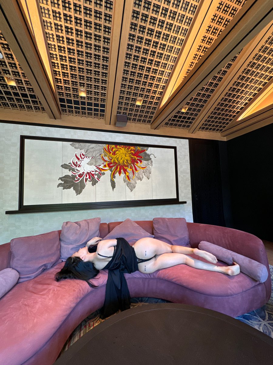 No one can see all the tattoos on my ass.
unless…… 🥺🥵 https://t.co/uhJo2u3rYy