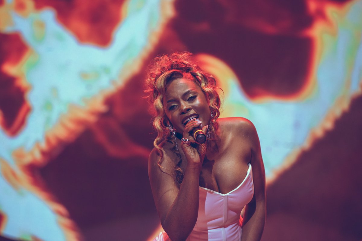 Swangz_Avenue's tweet image. At Swangz Avenue, we have been big fans of @irynnamubiru for many years. When we partnered with her on the #TimelessExperience concert, we knew it would be a great show. However, we were overwhelmed by the incredible love and support people have for Iryn Namubiru