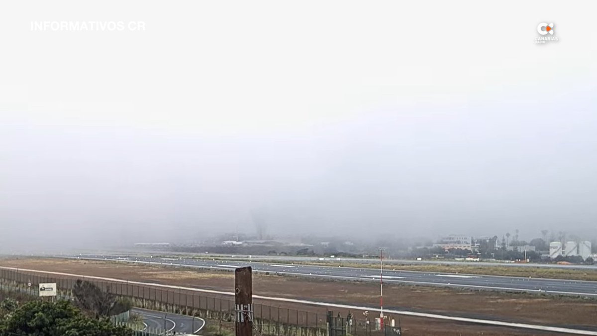 laradiocanaria's tweet image. 🔴 Retrasos y desvíos por meteorología adversa en el aeropuerto Tenerife Norte. 

La niebla y la baja visibilidad han provocado hasta el momento 8 desvíos al aeropuerto Tenerife Sur, según @aena.

#InformativosCR