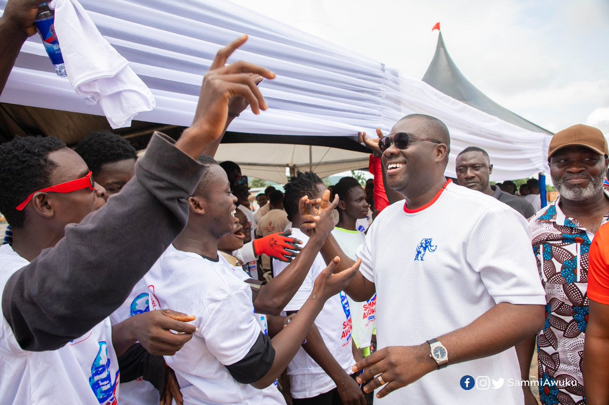 sammiawuku's tweet photo. Had a productive meeting with riders in Akuapem North constituency, discussing Dr. Bawumia's commitment to providing sustainable job opportunities. 

Grateful for their support and provided safety gear for their well-being as we work towards better opportunities together. https://t.co/JwG7UPihEo