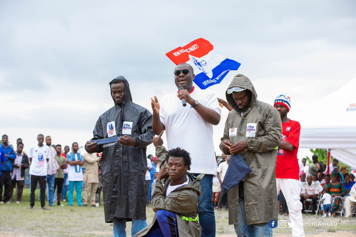 sammiawuku's tweet photo. Had a productive meeting with riders in Akuapem North constituency, discussing Dr. Bawumia's commitment to providing sustainable job opportunities. 

Grateful for their support and provided safety gear for their well-being as we work towards better opportunities together. https://t.co/JwG7UPihEo