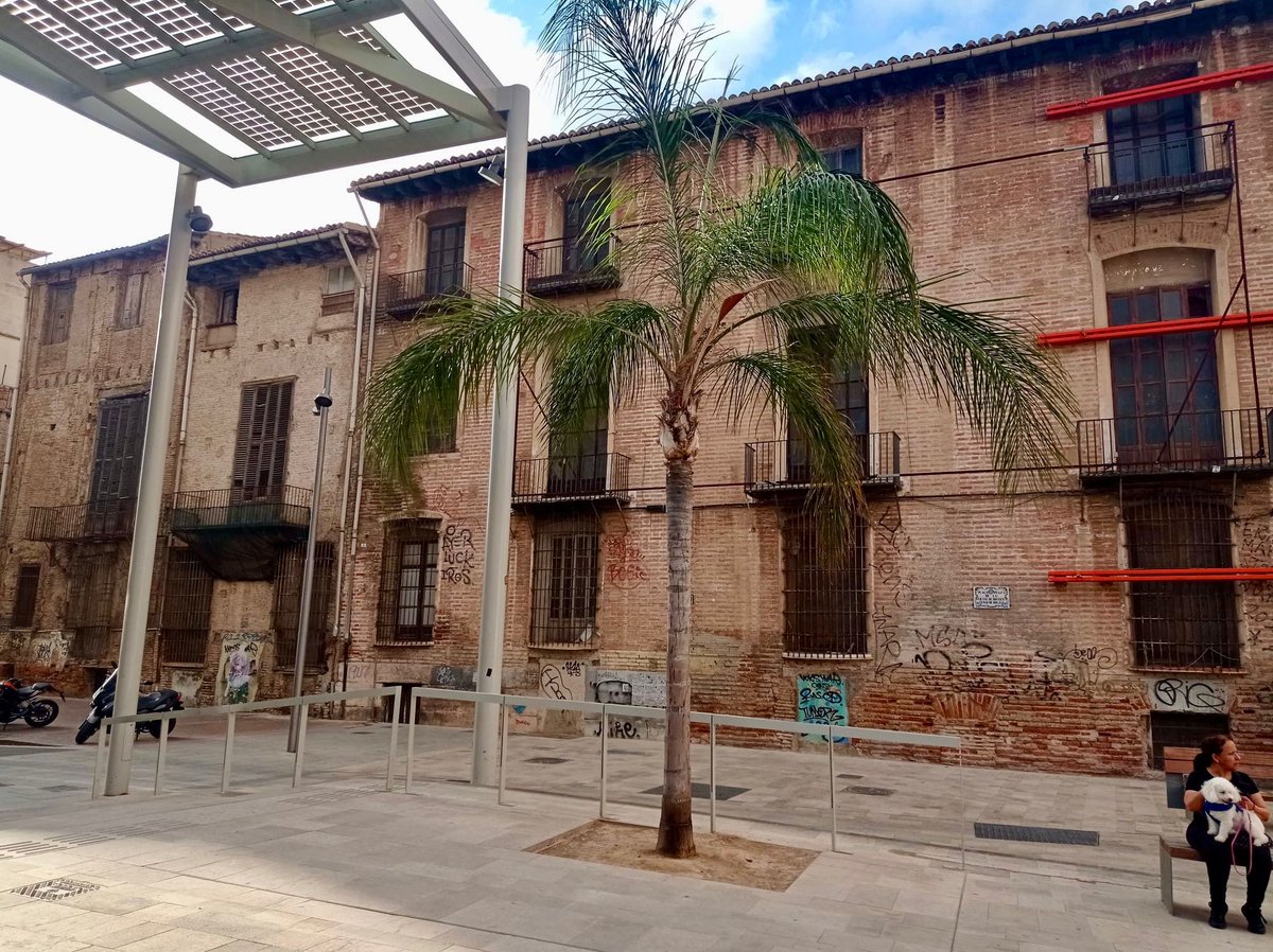 AjuntamentVLC's tweet image. 🏨Llum verda a la rehabilitació del Palau dels Eixarchs, situat en les proximitats del @MCentralVlc
El projecte contempla la recuperació dels 3 edificis històrics actualment units, i la construcció de 2 edificis nous, per a hotel i apartaments turístics.
🔗i.mtr.cool/cketxhuhnc