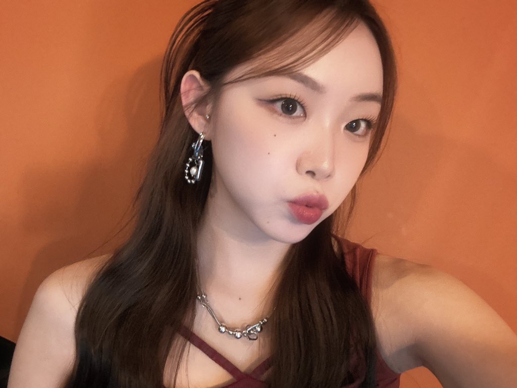 Billlieofficial's tweet photo. [#수현] 부다페스트 빌리브 고마워요😎✨

#Billlie_Letter https://t.co/fpGG8TWkVQ