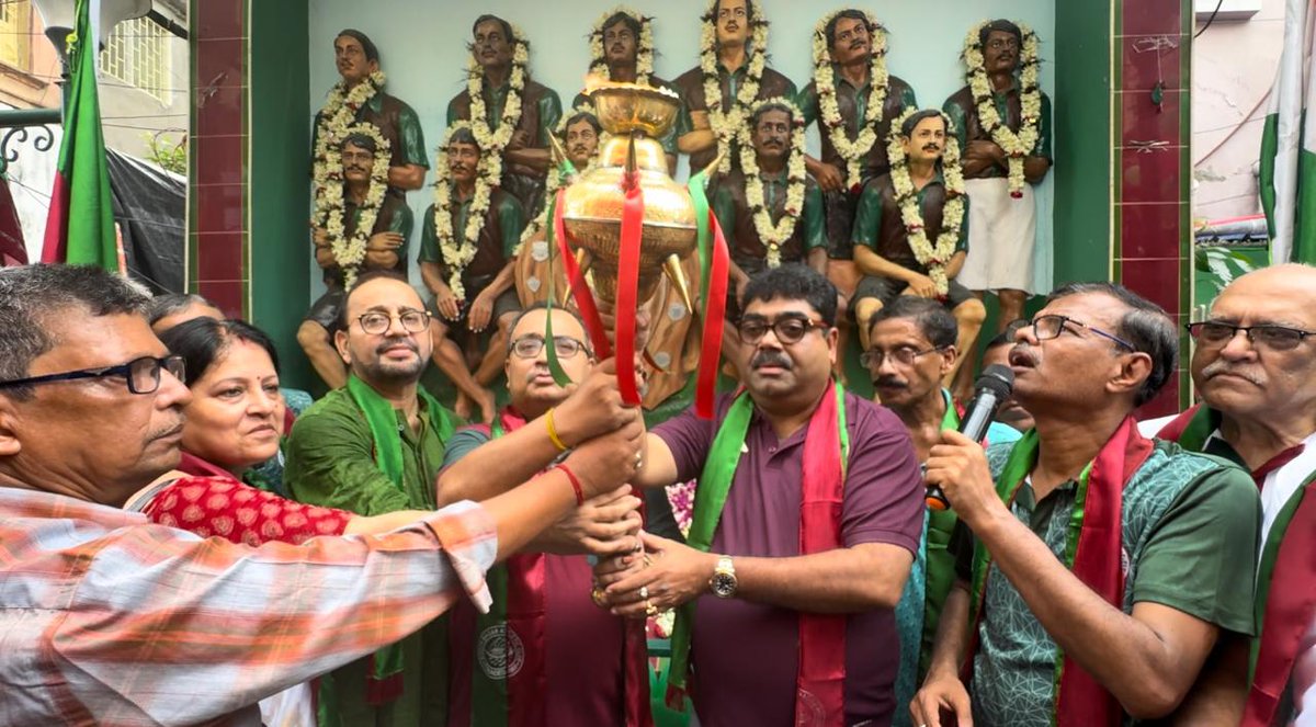 KunalGhoshAgain's tweet photo. মোহনবাগান দিবস। অমর একাদশ জ্যোতি যাত্রা।
এই প্রথম, মোহনবাগান লেনে অমর একাদশের মূর্তির সামনে থেকে ক্লাব প্রাঙ্গণ পর্যন্ত পথ। এরপর সারাদিন, সারাসন্ধের জন্য কর্মসূচি শুরু হয়েছে। https://t.co/h3xbOLOe34