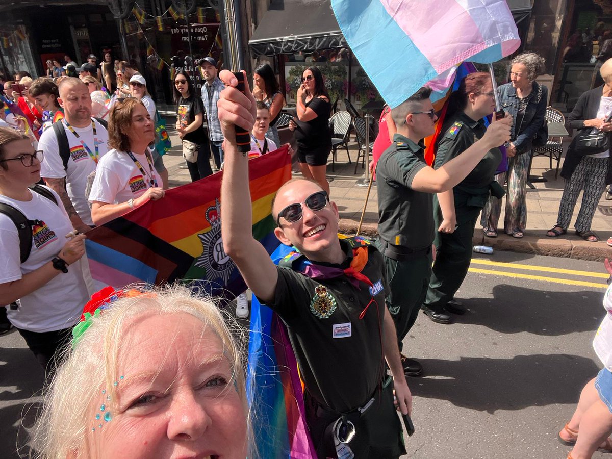 East Midlands Ambulance Service NHS Trust tweet media