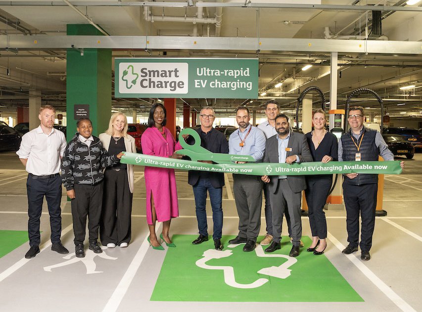 FloEshalomi's tweet photo. Last week I joined staff at Sainsbury’s Nine Elms to launch their new raid Smart Charge bays - customers can charge their cars in 30mins whilst they shop  🛒 

This is a welcome for residents who are keen to move to EV cars with local rapid charge points.

 📸 credit Sainsbury’s https://t.co/D0lFbmjTZi