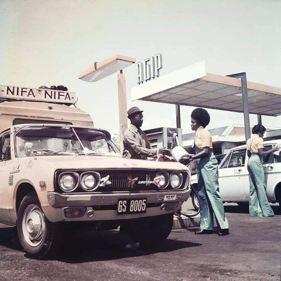 Kayjnr10's tweet photo. The first fuel station in Ghana 😊😊 https://t.co/mkDscOoT5s