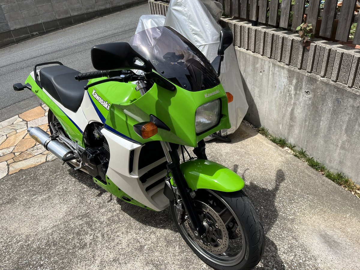 sinnosuke59's tweet photo. ピカピカマヂかっこいい‼️
うちの近くで発見
お話ししてオーナーさんのニンジャ愛をもろ感じた大切に乗ってるんだろうな
トップガン❣️ https://t.co/F5mFA772Fy