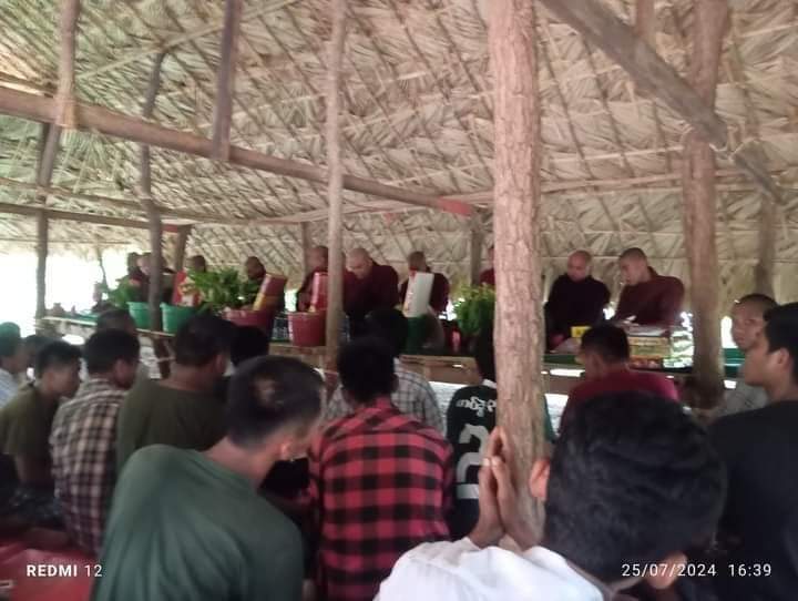 naingnaingaung's tweet photo. In the Pakkoku District of the Magway Region, Battalion No. 15 of the People's Defense Force, along with local residents, organized a Waso Robe Offering ceremony. During the event, monks recited suttas to ward off dangers.
   
#2024Jul29Coup
#WhatsHappeningInMyanmar https://t.co/aNwP9ABbx7