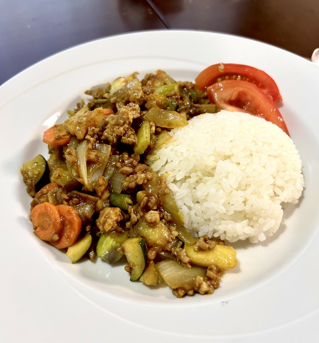 clue0923's tweet photo. 残り物の夏野菜でドライカレー的なゴハン。いただきます！ https://t.co/yR7eWw3B2s