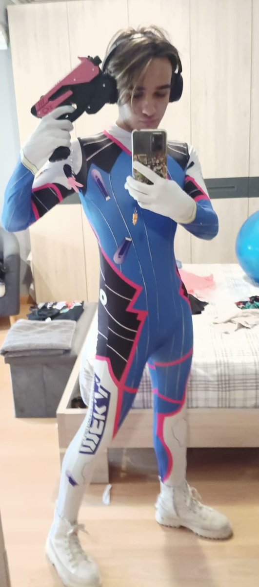 PinkyCosplayz's tweet photo. 🐰🐰🐰🐰 https://t.co/ZBtOAjW0l6