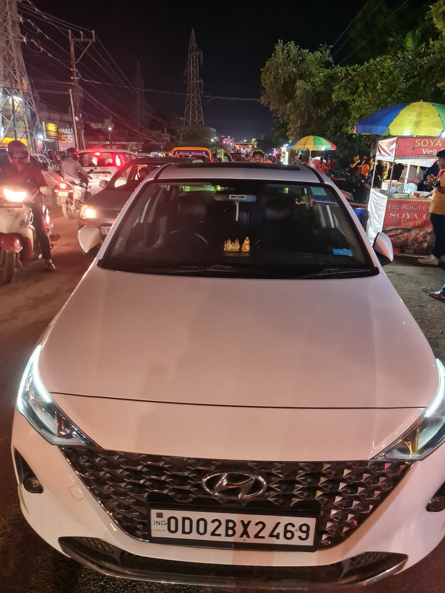 19031Sid's tweet photo. Traffic worsens from 6-8 pm on KIIT Road, Patia, Bhubaneswar. Shamelessly parked cars block vehicles, including ambulances to KIIMS hospital. This dangerous behaviour requires heavy fines. I urge @dcpbbsr, @odisha_police, @CMO_Odisha, and @BJP4Odisha to act.
Thank You https://t.co/VUSayNjSXL