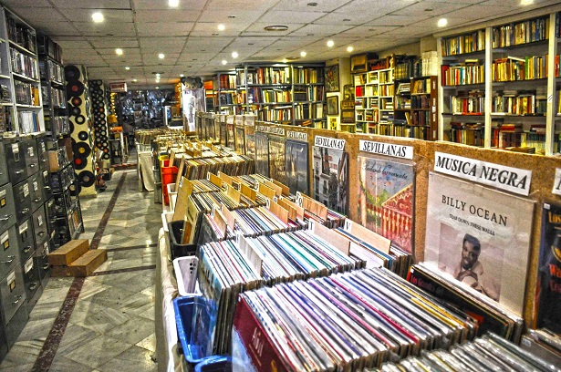 Discos de VINILO
¡Miles de referencias!
Castilla, 95. Triana. Sevilla.
#vinilo #vinilos #vinyls #discosvinilo #discosraros #discosderock #copla #flamenco #discosdeocasion #DeTodoenDonCecilio
📷 bit.ly/3ajIobk