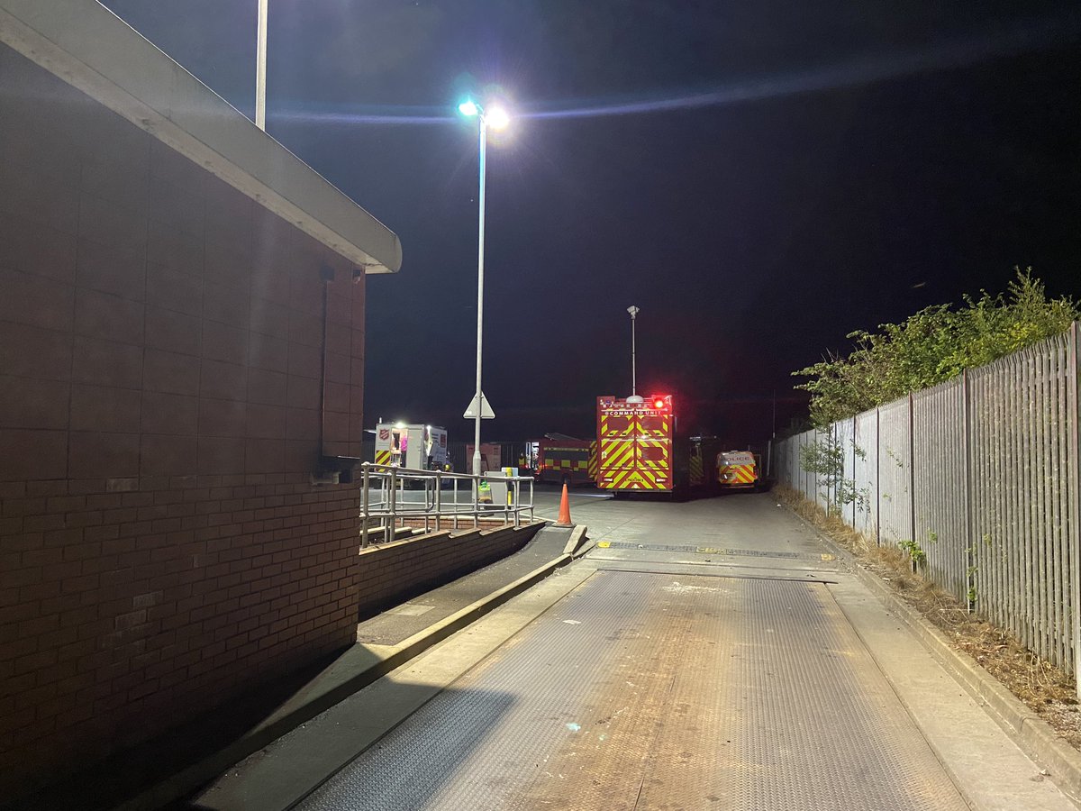 Good to get out on the incident ground last night 🔥. Early firefighting &amp; resource tactics, along with a well maintained site including a sprinkler system really helped reduce the size &amp; scale of this incident 🚒