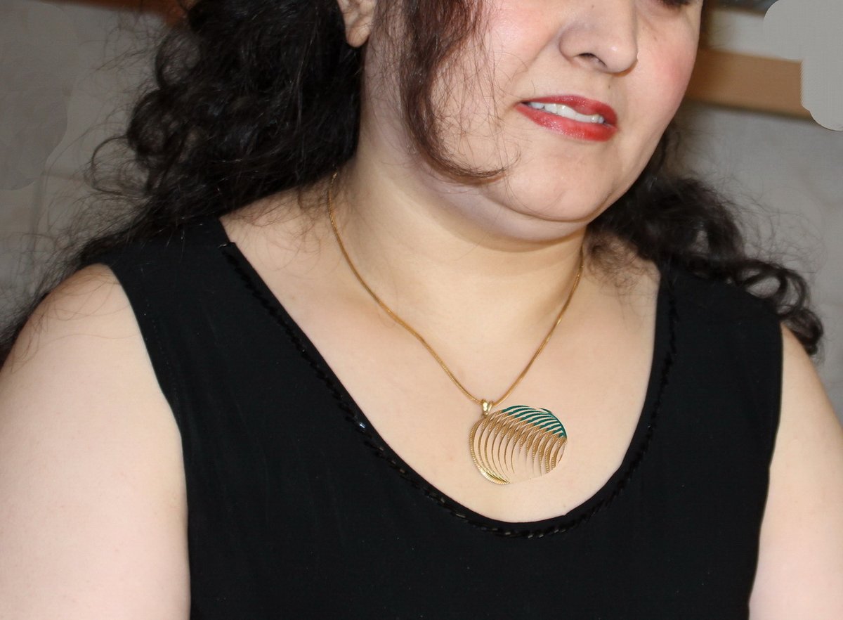 فتح العین
علی الجنة صباحا
 لیس بحنان فتحها
علی وجه تحبه.