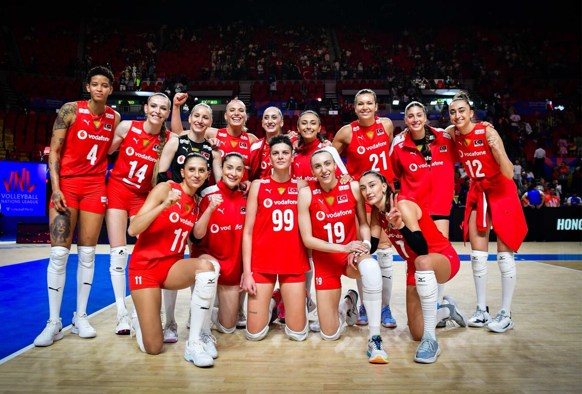 #Paris2024 Olimpiyatları'nda, ilk maçında Hollanda'yı 2-0 geriden gelerek 3-2 mağlup eden ve
güzel bir başlangıç yapan  #FileninSultanları'nı kutlar, olimpiyat şampiyonluğu yolunda üstün başarılar dilerim.
Tebrikler Filenin Sultanları.🇹🇷