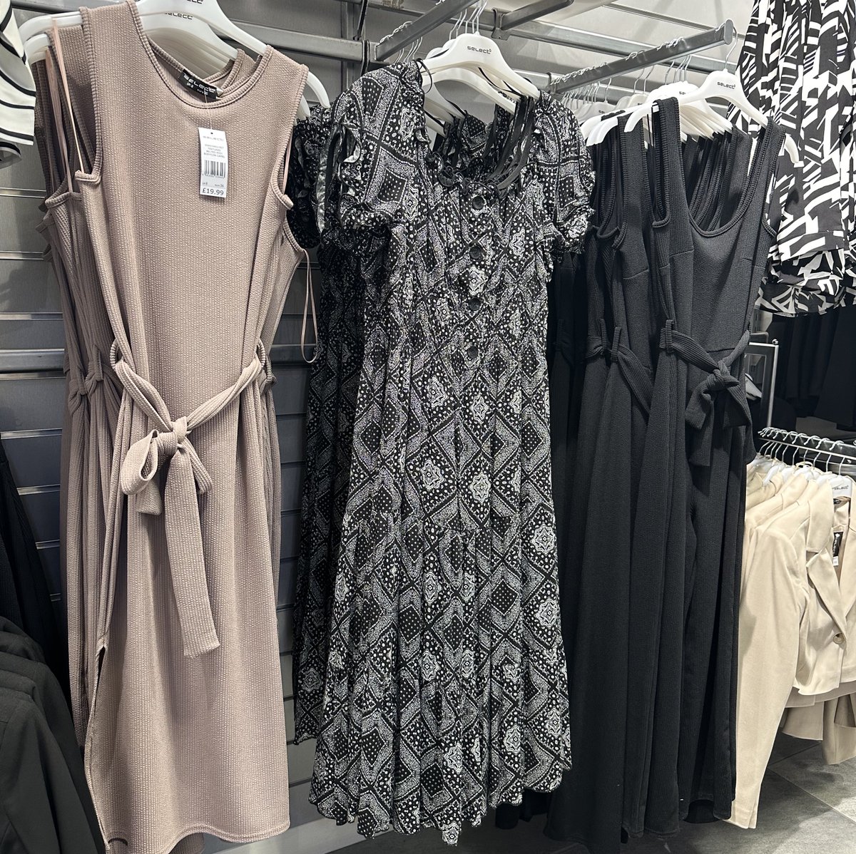 AlhambraCentre's tweet image. Pink, green, monochrome and neutral 🤩

Get your hands on key trending pieces this Summer at @selectfashion in the Alhambra!

#SlayInSelect #SelectStyle #NewSeason #Style #InstaFashion