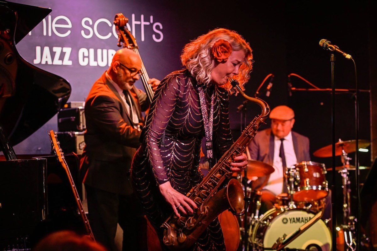 Jazzineu's tweet photo. Saxophonist Kim Cypher made a triumphant return to Ronnie Scott's Jazz Club on June 16th, celebrating Father’s Day and a brighter tomorrow over Sunday lunch. Read Fiona Ross review here with photos from the award winning Monika S. Jakubowska Photography

https://t.co/1ISzWVFfTY https://t.co/lp8HwshcU9