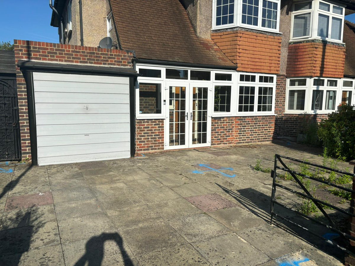 paving_sussex's tweet photo. ๐ฅThe team is about to break ground on our latest landscaping project in Sussex. ๐ Please keep your eyes on our social pages for the finished results ๐
โ๏ธ For more information call us today on 01323 887 678 #gladstonepaving #blockpaving #driveways #patios #landscape #sussex https://t.co/wuY7RfLdYb