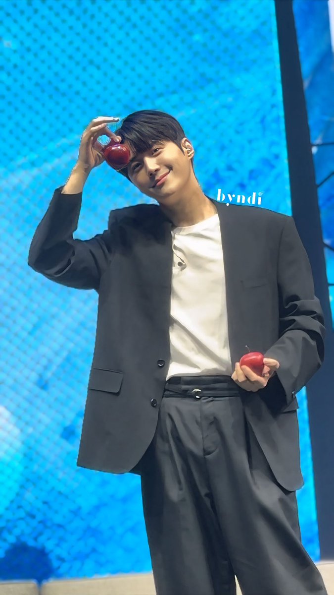 byndi_'s tweet photo. You are the apple of my eye.. ππ©΅β¨
#KimSeonho #KimSeonHoAsiaTour #KimSeonhoInJakarta2024 #colorfull2024 #COLORFULLinJakarta https://t.co/2CXyuz8S9J