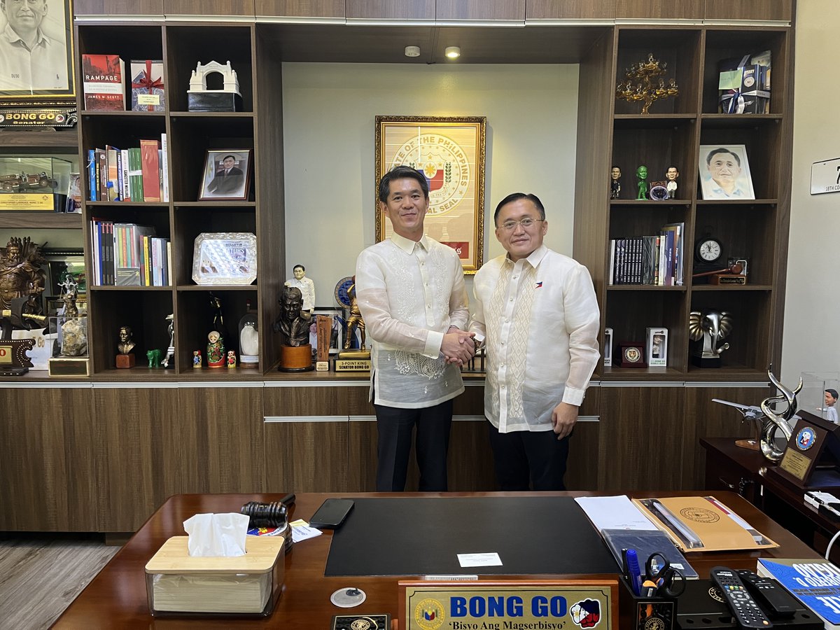 AmbJPNinPH's tweet image. Reaffirming our commitment as #PartnersInProgress! 🇯🇵🤝🇵🇭 Had fruitful &amp;amp; enlightening discussions w/ Senators Dela Rosa, @jvejercito, @SenGracePOE &amp;amp; @SenatorBongGo. Looking forward to our continued collaboration towards mutual development &amp;amp; prosperity for 🇯🇵 &amp;amp; 🇵🇭.