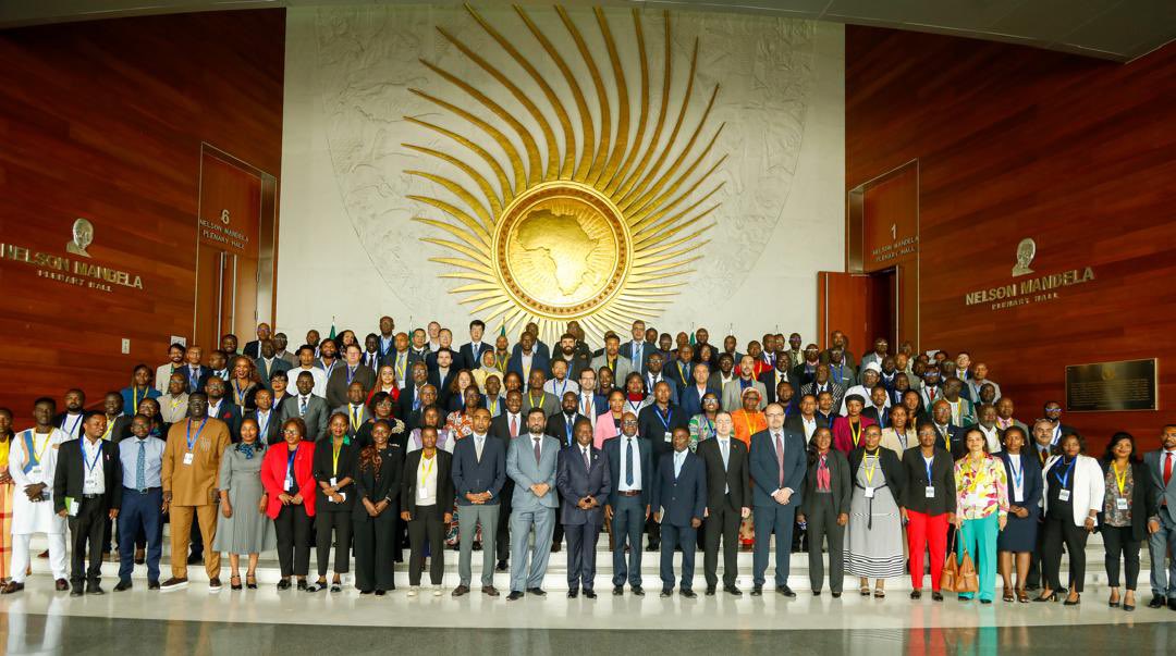 mariamCJA's tweet photo. Glad to have attended the 3-days Conference on Africa Carbon Markets organized by the @_AfricanUnion Headquarters, Addis Ababa, Ethiopia 🇪🇹
As we gear up towards COP 29, it's essential for Africa to develop a unified stance on the Carbon Market & effectively communicate our👇👇 https://t.co/tJKJaVYm4i