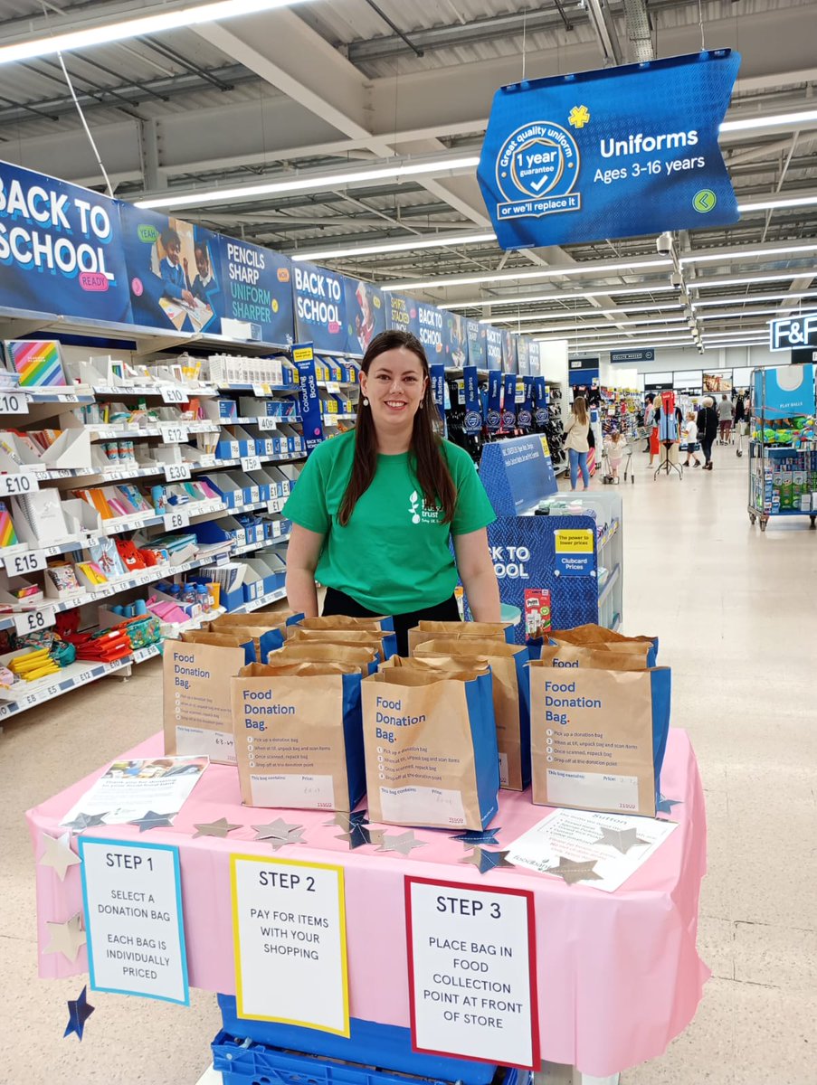 Thanks to generous customers supporting food bank drive <a href="/Tesco/">Tesco</a> @TrussellTrust <a href="/changesutton/">suttoncommunityworks</a>