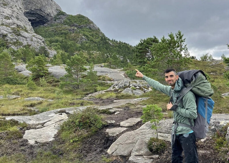 Jorge Díaz-Rullo, acaba de llegar a Flatanger (Noruega) para probar algunas de las líneas más duras de la Tierra. Nos adelanta objetivos en El Cohete🚀. t.ly/wWUJq #EquipoSputnik