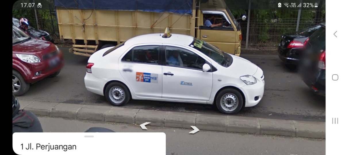 NicoDL0811's tweet image. #Throwback2013 #Flashback2013

Taksi @Express_Group DP 7068 versi Stiker "Taksi Bandara Soekarno-Hatta 2011-2012" sedang mengantar penumpang ke Bandara Soetta melalui Tol Jakarta-Merak via Tol Lingkar Luar di Jalan Perjuangan, Kebon Jeruk, Jakarta Barat pada Mei 2013