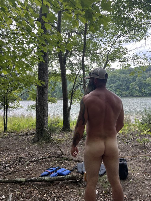 There was a lot of people on the lake today. Good times fishing. ? https://t.co/Yoh4UFDKkl