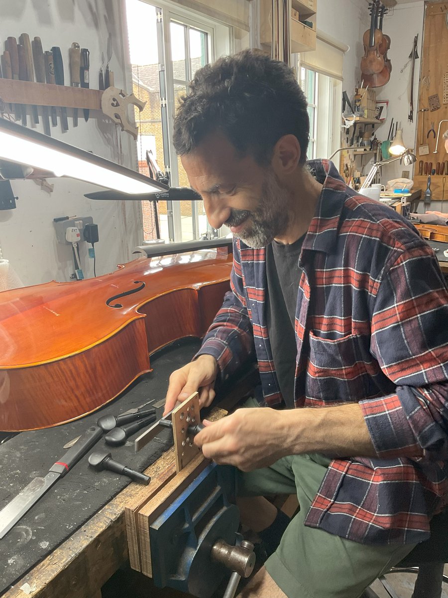 BandNviolins's tweet photo. Massimiliano is fitting a set of geared pegs to this student cello. This will make it easier for the lucky student who hires it to get in tune (and much better for their whole household too)! #cello #student #gearedpegs https://t.co/019tFbXeF1