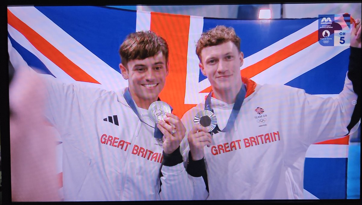 AmethystCherry's tweet photo. Rob and Dave would be so proud 🥺🥈 https://t.co/S4soj8spqa
