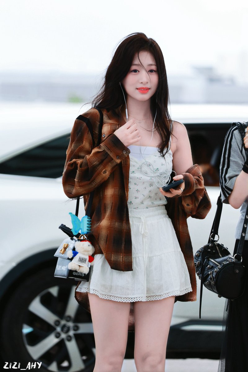 ZiHonLim's tweet photo. 0729 ICN✈️

너무 예뻐 아현공주…🦋🥹

#BABYMONSTER #AHYEON 
#베이비몬스터 #아현 https://t.co/X3aKjOV5mr
