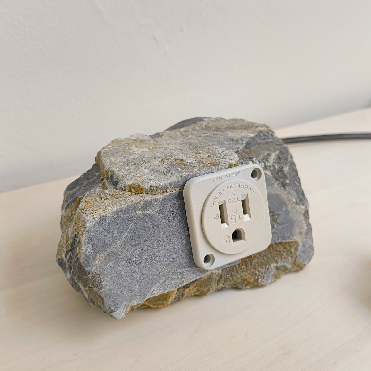 yousukekinoko's tweet image. ウェブショップを更新して、LIQUIDSTART展で使用したTシャツ什器、石とコンセントの彫刻を追加しました。石とコンセントの彫刻は作るのが大変で今後も数量かなり限られるのでこのタイミングにぜひ。storekinoko.stores.jp