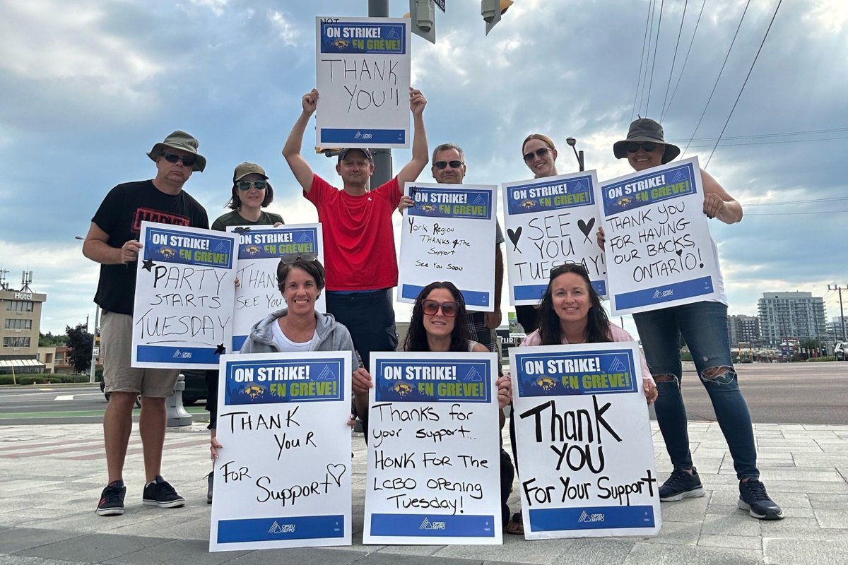 Today being Monday a new LabourStart Photo of the Week just got posted to our main page.  Last week almost 10,000 public sector alcohol sales workers in Ontario, Canada ended a 2-week strike with a victory in their fight against privatization and precarious work. (Photo: OPSEU)