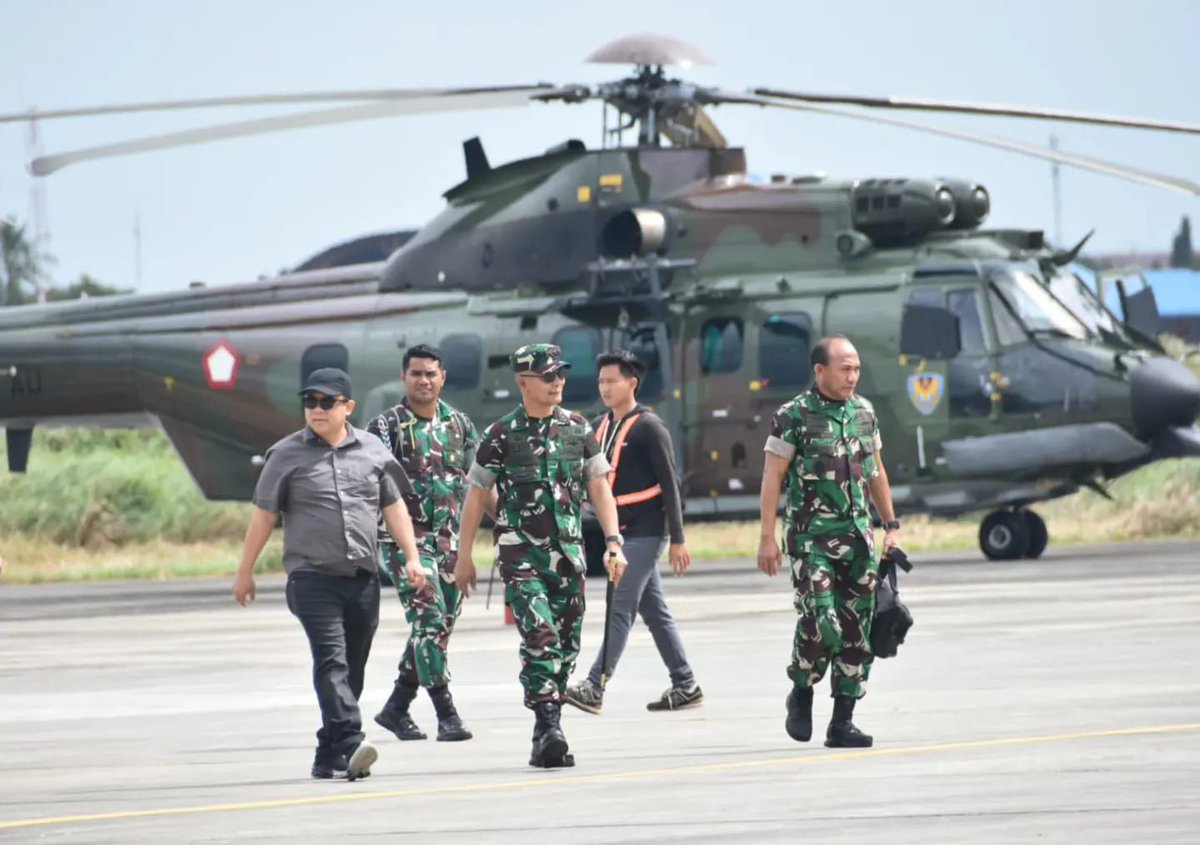 angkytm's tweet photo. Pada Mei 2024, kapal pesiar J7Explorer yang diduga milik Isam, crazy rich, berlabuh di Merauke saat setelah pejabat meluncurkan proyek food estate Papua. Kapal yg berlogo Kemenhan ini kini berlabuh di Wanam. Warga curiga protes proyek food estate akan merampas tanah adat mereka. https://t.co/i9DRtZUepm