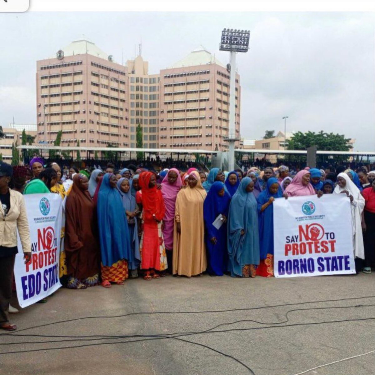 4N0NYMYTY's tweet photo. Did you know that doing ENDSARs, more than 500 shops were looted across the country. Not shops of politicians but business owned by ordinary Nigerians like me and you...

#Whoprotestepp
#SAYNOTOPROTEST 
#ProtestIsNotAnOption https://t.co/ShrJR112mN