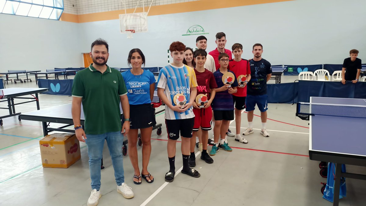 ⚪ TENIS DE MESA
El <a href="/TM_Linares/">RCTM Linares</a> celebró un campus en el que participó medio centenar de jóvenes deportistas de diferentes puntos de España.

🔹 El concejal de <a href="/LinaresDeporte_/">Deportes Linares</a>, Martín de la Torre, asistió a la clausura de esta cita en la que se entregaron varios trofeos.