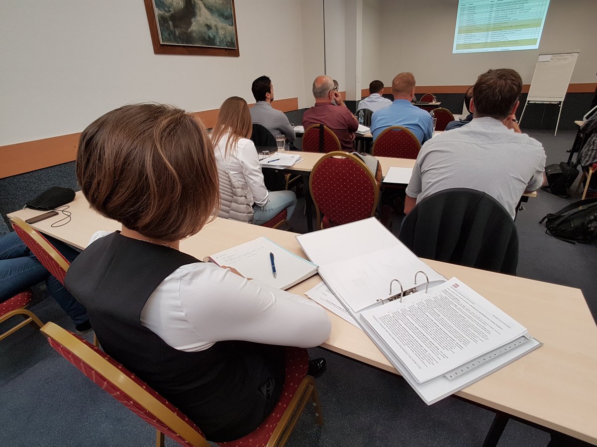 FM_Institute's tweet photo. Začátek podzimního rekvalifikačního běhu facility manažera se blíží. 2. 10. začne 32. běh MŠMT akreditovaného kurzu. Lze se registrovat i přes úřady práce. Více na https://t.co/18axxiJtas https://t.co/RngjylCKRh