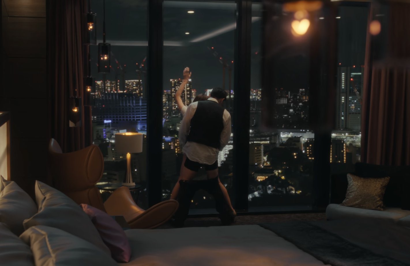 着衣 立ちバック 