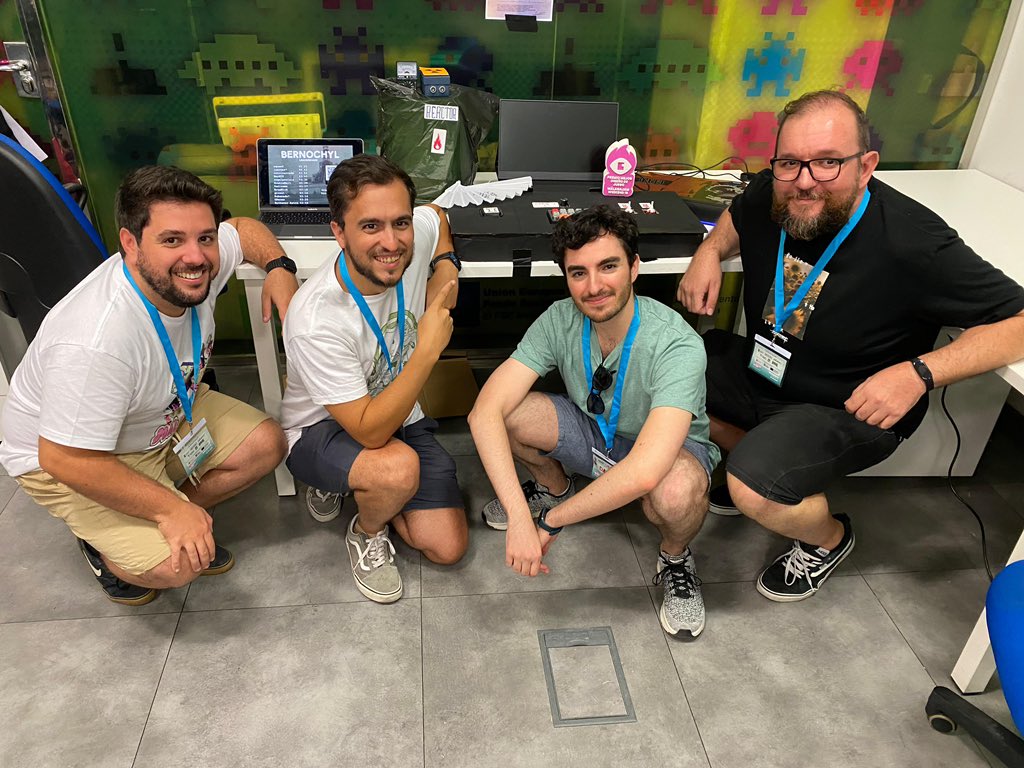 Brutal experiencia  como siempre <a href="/MalagaJam/">MálagaJam</a> #MJW18
Nos llevamos el premio a “Mejor diseño de juego”
Muy agradecido a todas las personas que jugaron y a todo el staff por la gran acogida. Un besito fuerte🙂‍↔️

Equipazo @xiguaka <a href="/iamsantirv/">Santi RV - UI UX Designer</a> <a href="/daniFMdev/">Daniel Fernández Marqués</a>