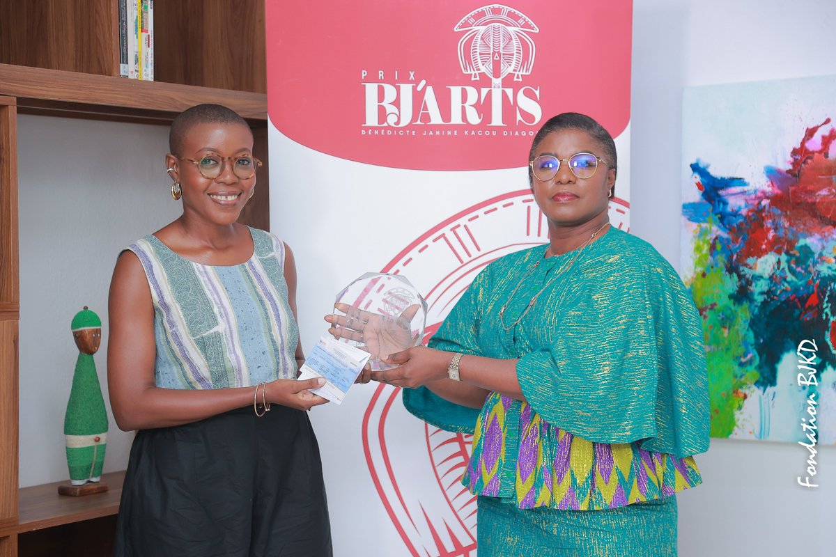 BjkdFondation's tweet photo. [#Art - BJ'Arts]
Le 25 juillet dernier a eu lieu au siège de la #FondationBJKD la remise officielle de chèque des lauréats des BJ'Arts 2024. Il s’agit de :
- Kouamé Kossua Bini Mariette – 1er Prix
- Bosson Koffi Franck Elysée – 2ème Prix
- Ouelie Regina Laurelle – 3ème Prix https://t.co/gyrWhvQGjT
