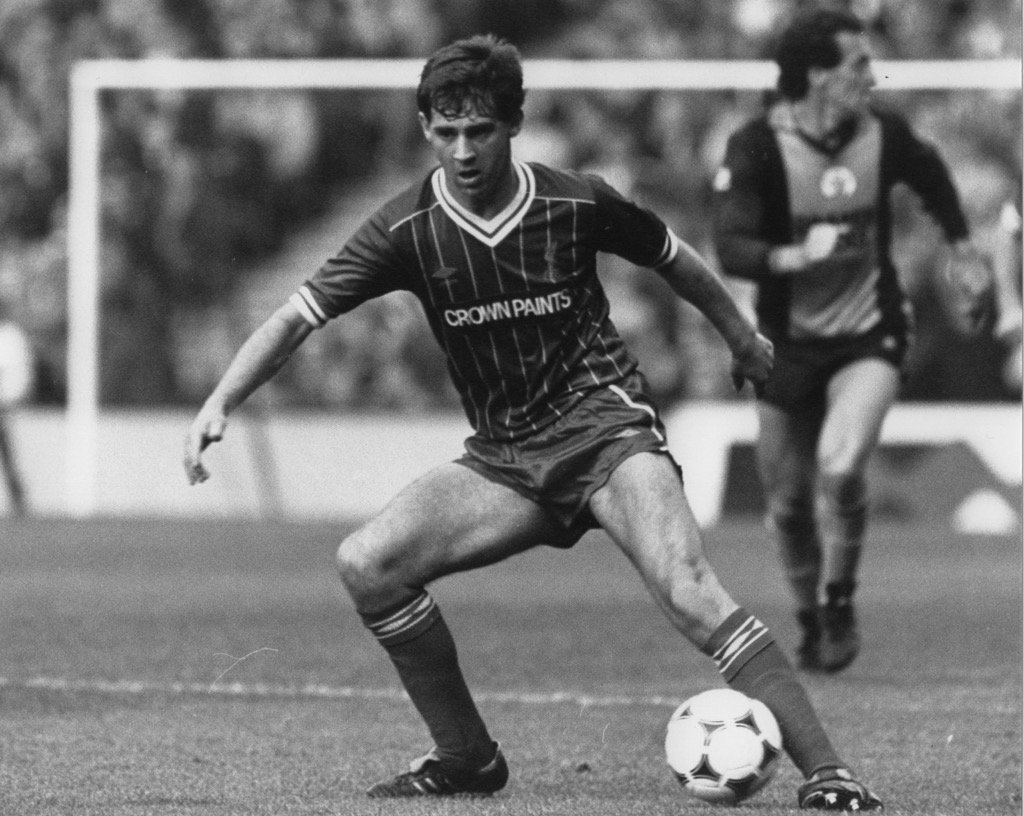 estoesanfield_'s tweet photo. [🔴🎂] HISTORIA #LIVERPOOL

𝗧𝗮𝗹 𝗱𝗶́𝗮 𝗰𝗼𝗺𝗼 𝗵𝗼𝘆 1️⃣9️⃣6️⃣3️⃣ 

📌Nacía en  Waterford󠁧󠁢󠁥󠁮󠁧󠁿 🇮🇪nuestro, @JimBeglin

📇 1983 - 1989
🗂️ 98 partidos
⚽ 3 goles
🏆 League Championship 1985/86; FA Cup 1986

Muchas felicidades

#OnceREDAlwaysRED https://t.co/glGMIz5e6l